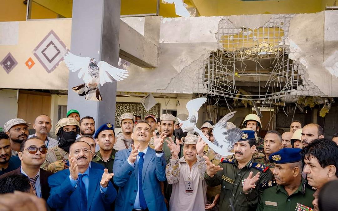وزير الداخلية ومحافظ عدن يدشنان إعادة تشغيل مطار عدن الدولي