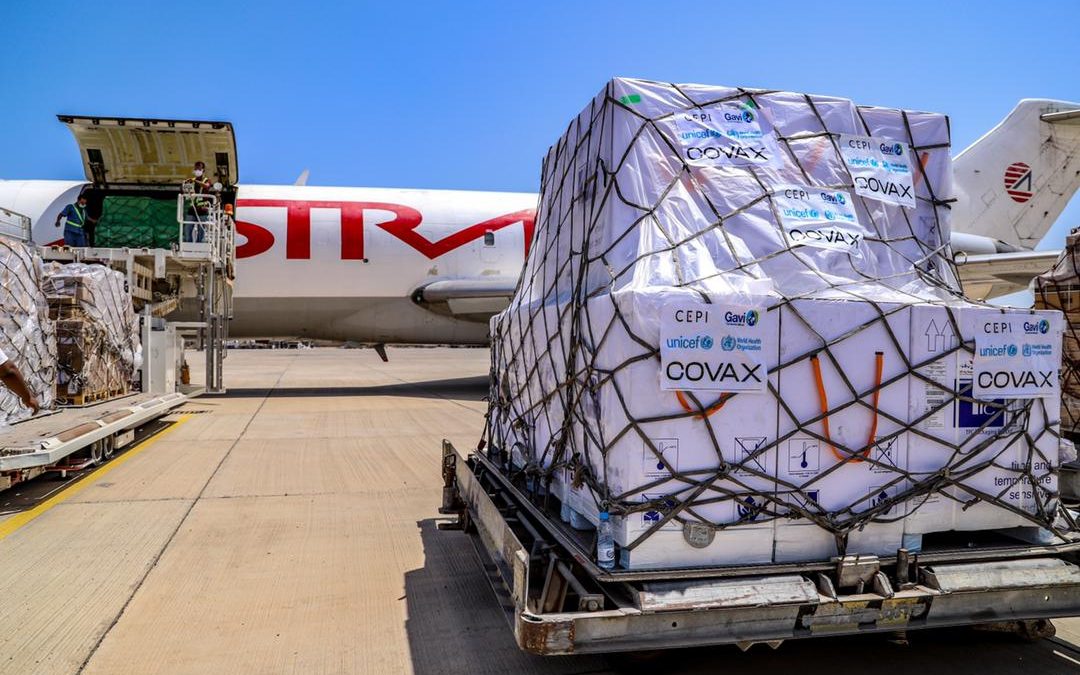 وصول 360 ألف جرعة من لقاح فيروس كورونا إلى اليمن